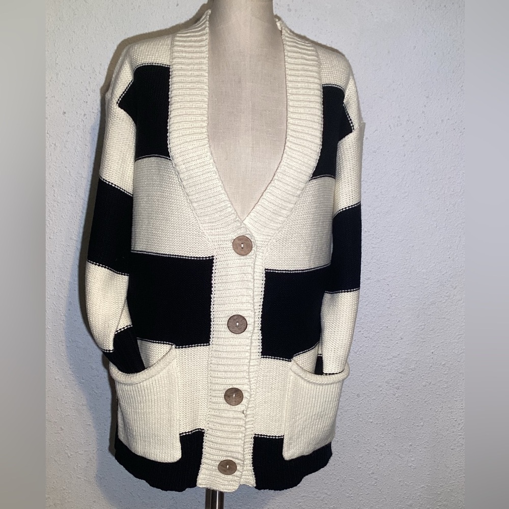Davi & Dani  Striped Button up Pocket sweater Cardigan size small